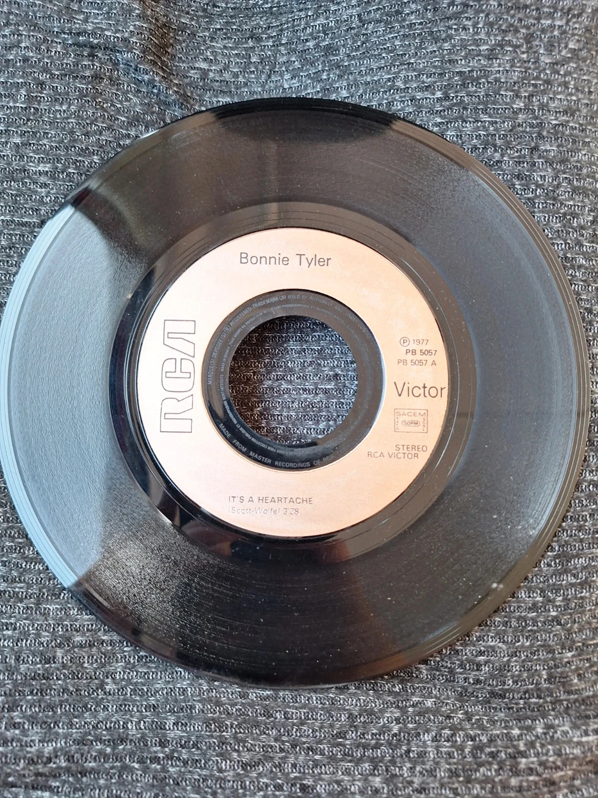 Vinyle 45 Tours - Bonnie Tyler - It's a heartache (1977) – photo 4